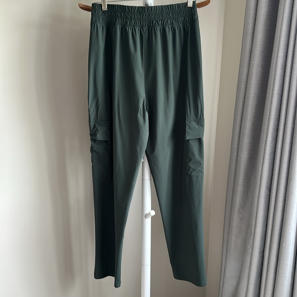 Old Navy Dark Green SleekTech Cargo Pants Size Small Tall - Picture 5 of 9